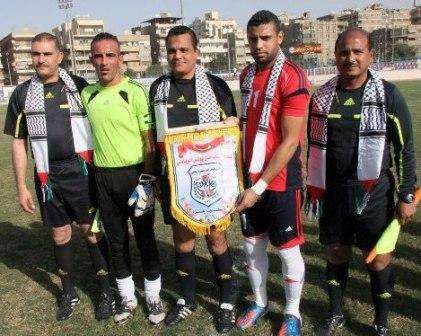 صورة تذكارية قبل اللقاء الودي