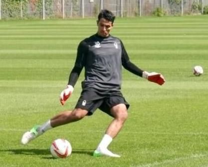 خالد الرشيدي بقميص نوتنجهام في تدريبات سابقة