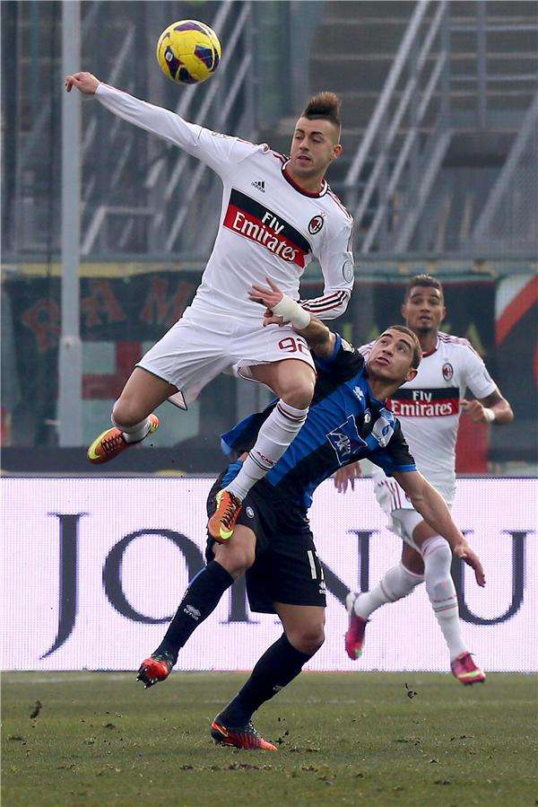 ستيفان شعراوي قاد ميلان للفوز على اتلانتا