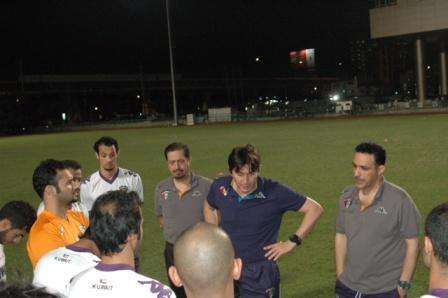 جوران مجتمعا باللاعبين في بانكوك