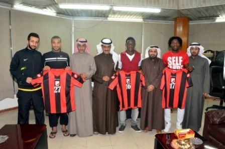 محترفو خيطان الجدد مع أعضاء مجلس الإدارة خلال المؤتمر الصحافي