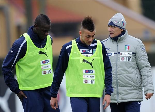 الشعراوي وبالوتيلي في مران المنتخب الإيطالي