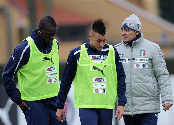 الشعراوي وبالوتيلي في مران المنتخب الإيطالي