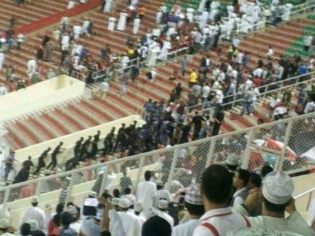 جانب من اشتباك الجماهير السورية