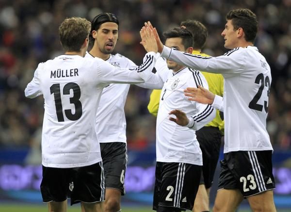 2013-02-06t214239z_1279118475_lr1e9261oatkx_rtrmadp_3_soccer-friendly_reuters