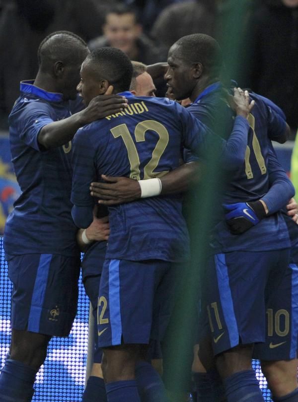 2013-02-06t205739z_1084593014_lr1e9261m7sj3_rtrmadp_3_soccer-friendly_reuters