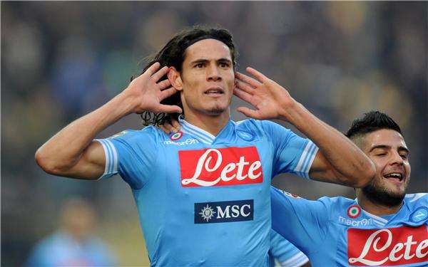 ريال مدريد ومان سيتي مهتمان بضم كافاني