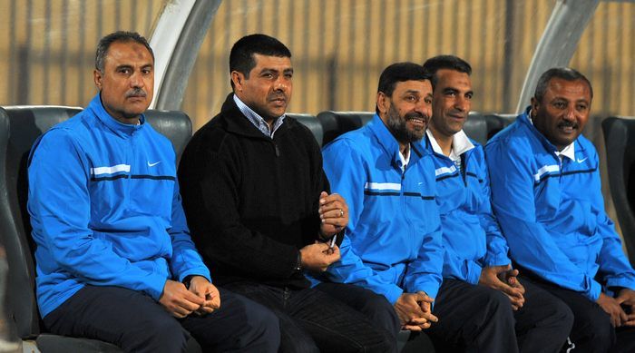 الجهاز الفني لإنبي أثناء اللقاء