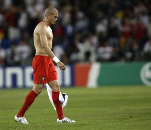 2008-06-19t195305z_01_euro165c_rtrnsrp_0_soccer-euro-_reuters