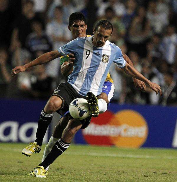 2012-11-22t015901z_1401780715_gm1e8bm0ro201_rtrmadp_3_soccer-argentina-friendly_reuters