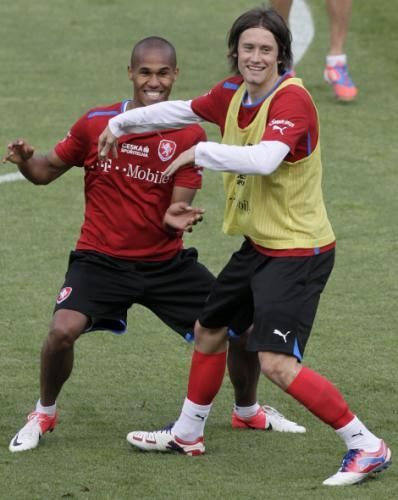 2012-05-31t170733z_01_dwc15_rtridsp_3_soccer-euro_reuters