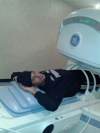 محمد جمال خلال خضوعه لصورة الرنين المغناطيسي اليوم