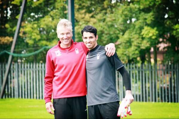 خالد الرشيدي مع مدرب الحراس في نوتنجهام فورست