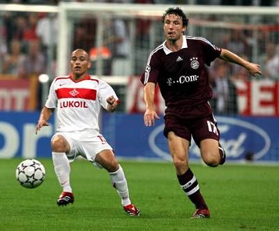 الأرجنتيني كليمنت رودريجز  صاحب القميص الابيض