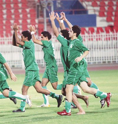 لاعبوا العربي والفرحة بالتاهل