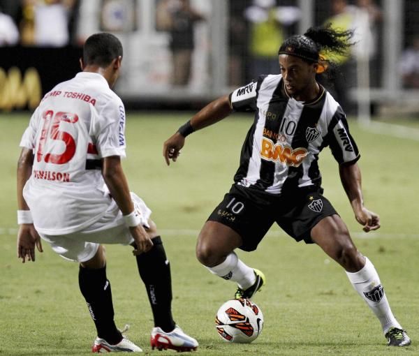 2013-02-14t020231z_1549428302_gm1e92e0rrp01_rtrmadp_3_soccer-copa-lib_reuters