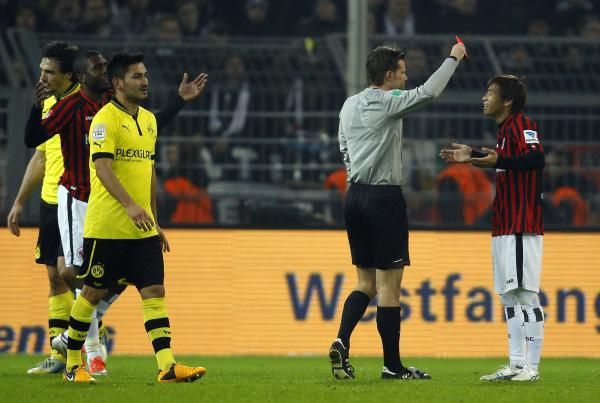 2013-02-16t202250z_1382956715_gm1e92h0c1p01_rtrmadp_3_soccer-germany_reuters