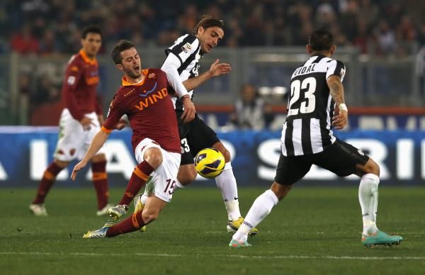 2013-02-16t204957z_1144468033_gm1e92h0dd001_rtrmadp_3_soccer-italy_reuters