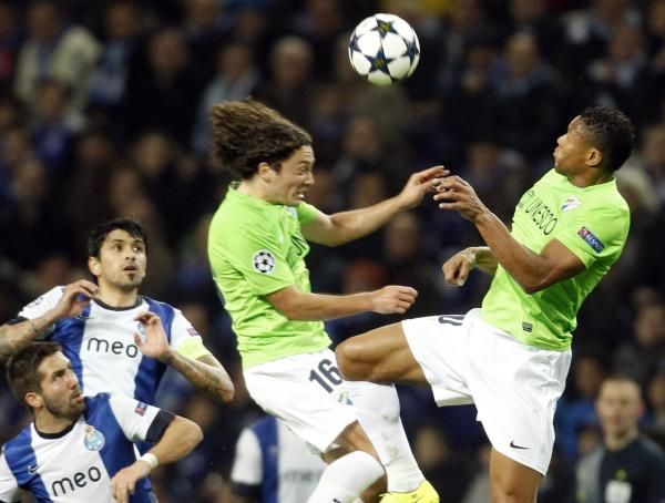 2013-02-19t214840z_1509914793_gm1e92k0g3j01_rtrmadp_3_soccer-champions_reuters