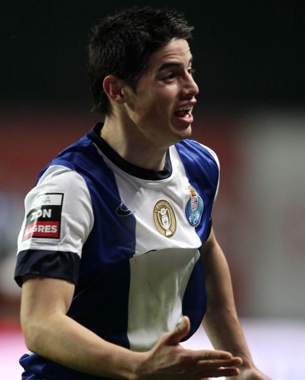 2012-11-25t222607z_1444944835_gm1e8bq0hnn01_rtrmadp_3_soccer-portugal_reuters