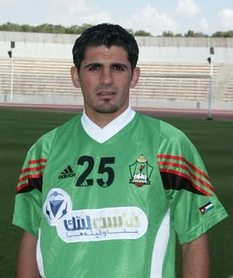 مهاجم الفريق وهداف الدوري الأردني 2006/2007 عوض راغب .