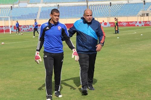 لاعبي الزمالك يتمرنون خلال أنتظار رجال الأمن