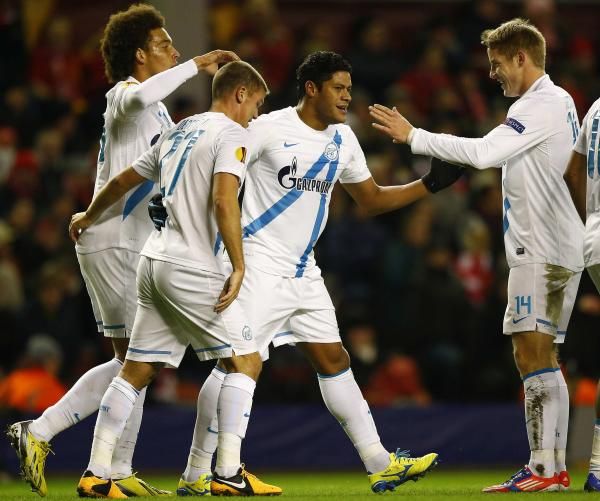 لاعبو زينيت يحتفلون بالتأهل