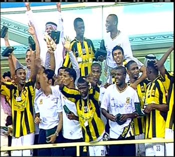 لاعبي الإتحاد يحتفلو بكاس الدوري2007