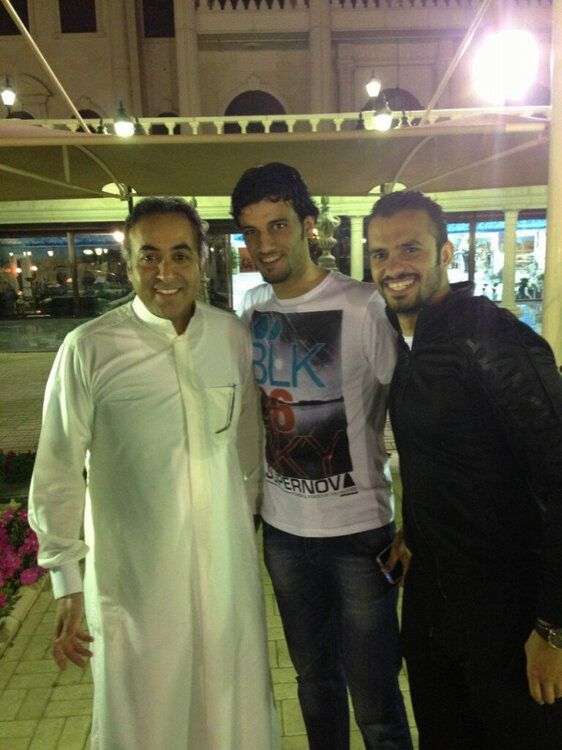 الخالدي والسومة مع الحساوي أثناء حفل التكريم الذي أقامه للفريق  