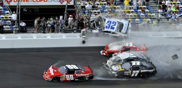 2013-02-23t232333z_1227120790_gm1e92o0kdx01_rtrmadp_3_motorracing-nascar-daytona_reuters