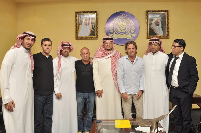 الأمير فيصل بن تركي مع كارينيو عقب اجتماع اليوم