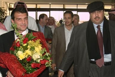 البلوي لحظة استقباله رئيس برشلونة لابورتا 22 ديسمبر 2006