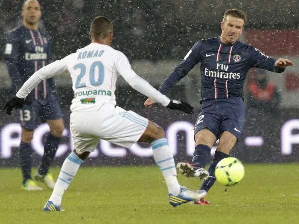 لقطة من لقاء الفريقين أمس