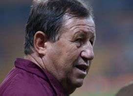 شيخ المدربين الفرنسيين يعود للملاعب من جديد