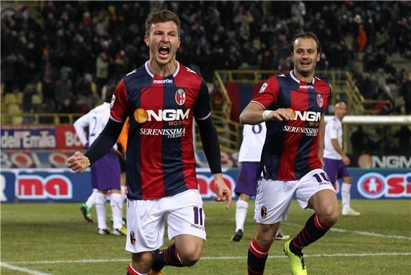 ماركو موتا يحتفل بهدفه