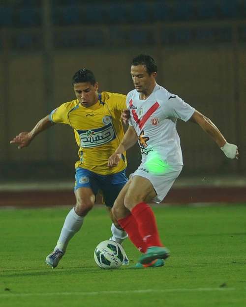 الليزر واضح على أحد لاعبي بلوزداد