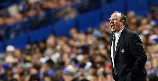 رافاييل بينيتيز مدرب تشيلسي