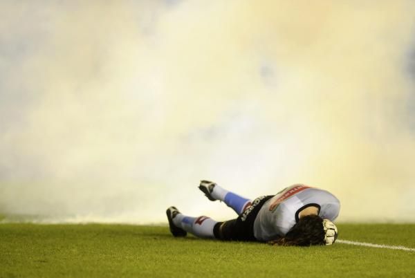 2012-11-15t014335z_1762038531_gm1e8bf0qoo01_rtrmadp_3_soccer-argentina-championship-violence_reuters