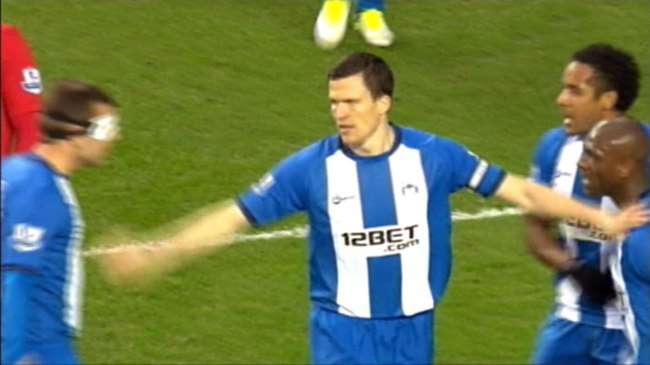 بويس (يمين) وماكارثر (يسار)