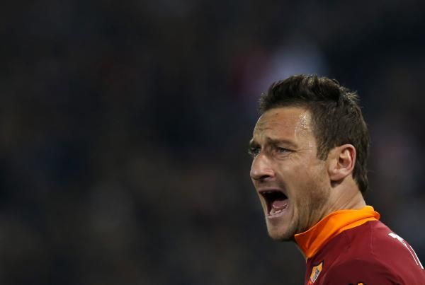 توتي يصرخ فرحا بهدفه في جنوة