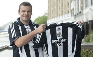 فيدوكـا حامـلا قميـص فريقـه الجديـد