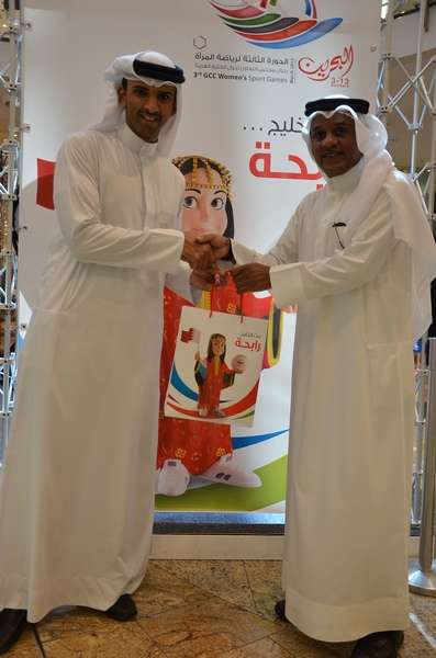 الشيخ علي بن خليفة ومحمد صالح الدخيل أثناء مشاركتهما في الحملة