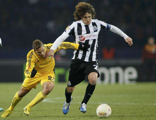 2013-02-21t185048z_992337814_lr1e92l1gcd7t_rtrmadp_3_soccer-europa_reuters