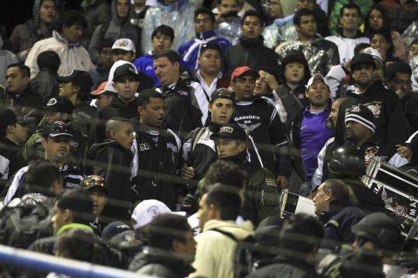 2013-02-22t031114z_1366591695_gm1e92m0url01_rtrmadp_3_soccer-libertadores-violence_reuters