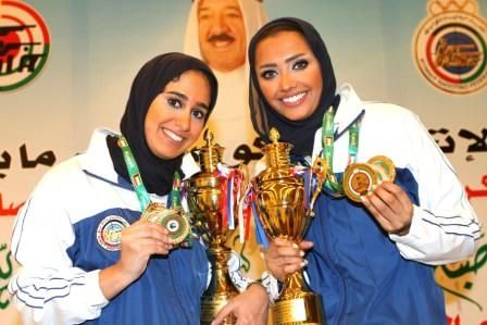 بطلتا الكويت أفراح وفاطمة محمد تحملان كأسي رمي السكيت بالمركز الأول