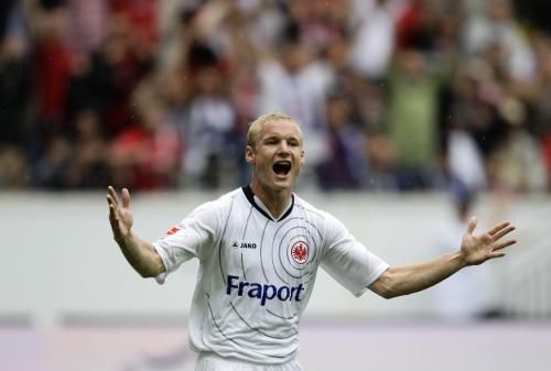 سيبستيان رود يحتفل بالتسجيل لآينتراخت