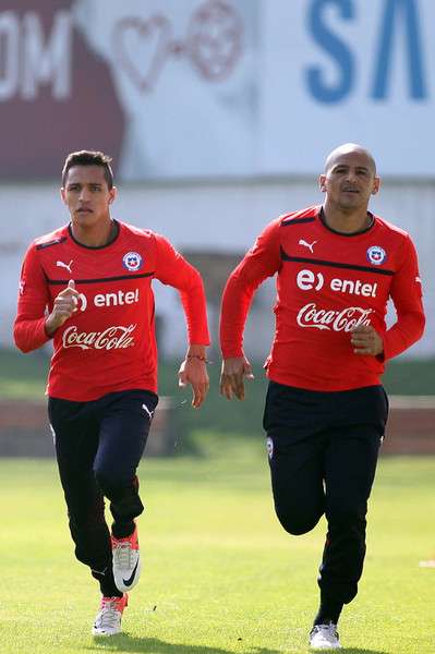 سوازو (يمين) مع الكسيس سانشيز