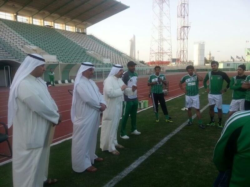 طلال الفهد يتحدث الى لاعبي العربي مساء اليوم