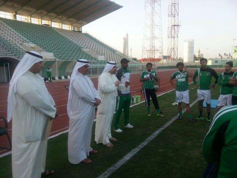 طلال الفهد يتحدث الى لاعبي العربي مساء اليوم