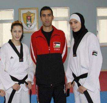 العساف يتوسط منتخب السيدات